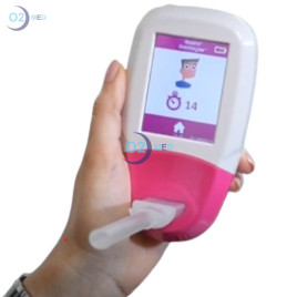 Gastro+ Gastrolyzer – Analizzatore del respiro per diagnosi gastro-intestinali in mano a paziente - distribuito da O2 Med