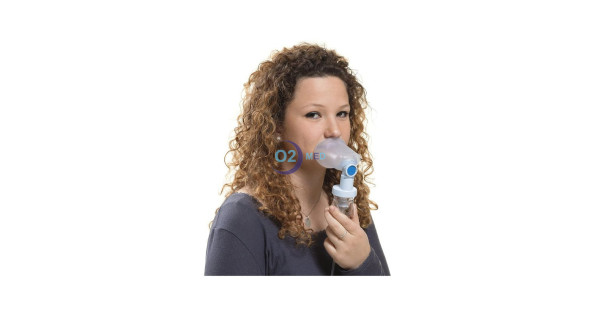 Ragazza utilizza Nebula Spacer - distribuita da O2 Med