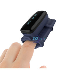 Indice mano sinistra inserito nel Pulsossimetro da dito Oxifit per monitoraggio continuo - distribuito da O2 Med